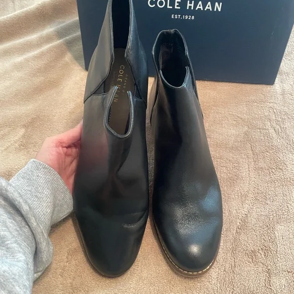 New Ladies Cole Haan 8.5 C (Wide) Abbot bootie - Picture 7 of 10